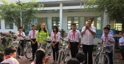 Tiếp sức đến trường tại điểm trường Ấp Bắc Tân Thủ