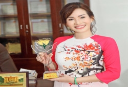 Doanh nhân Mã Mỹ Anh - Giám Đốc Công ty TNHH Dược Phẩm Mỹ Anh đạt doanh hiệu Doanh nhân tiêu biểu tỉnh Cà Mau 2019
