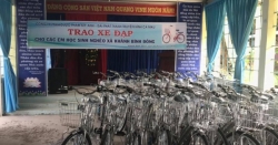 Trao tặng xe đạp - Tiếp sức đến trường